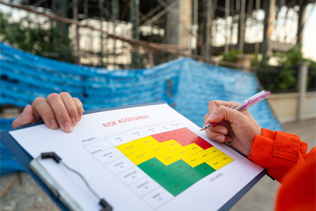 a health and safety rep conducting a manual handling risk assessment on site